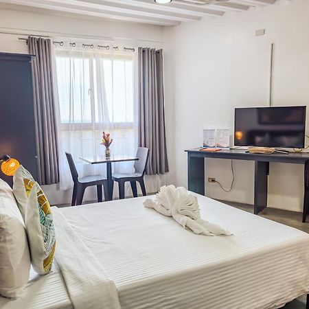 Av Suites Puerto Galera Ngoại thất bức ảnh