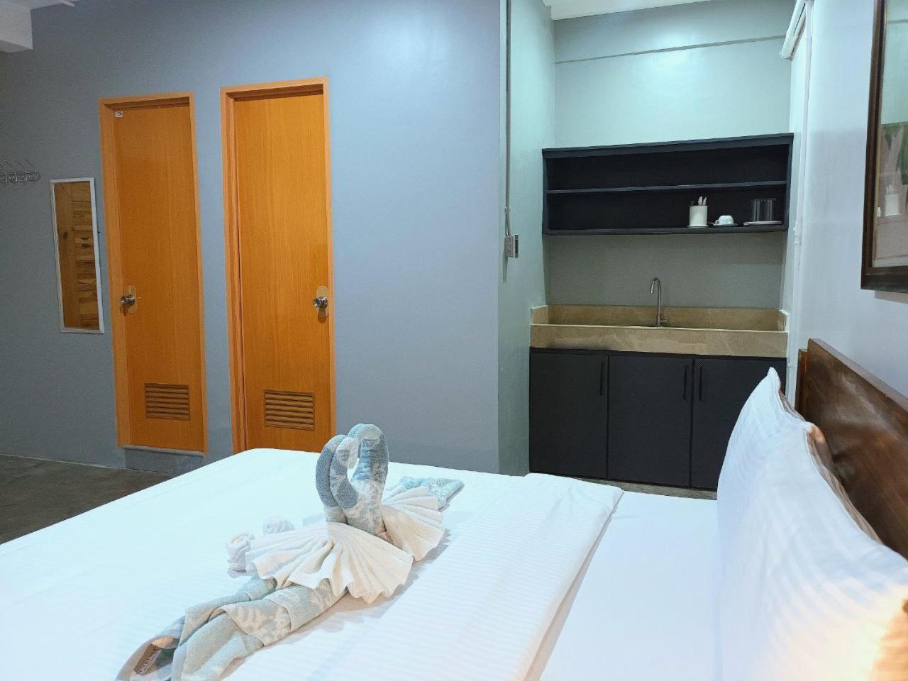 Av Suites Puerto Galera Ngoại thất bức ảnh