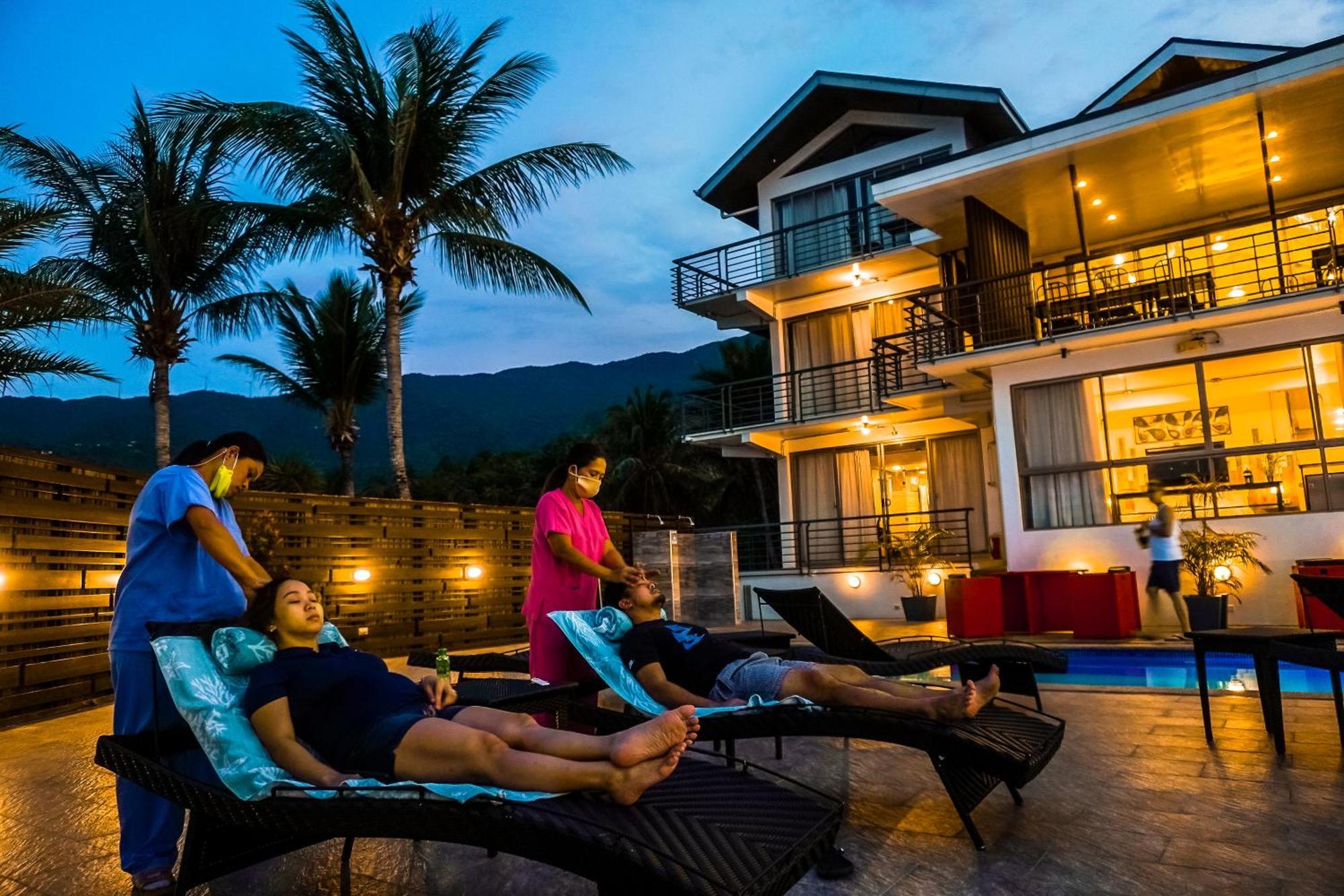 Av Suites Puerto Galera Ngoại thất bức ảnh