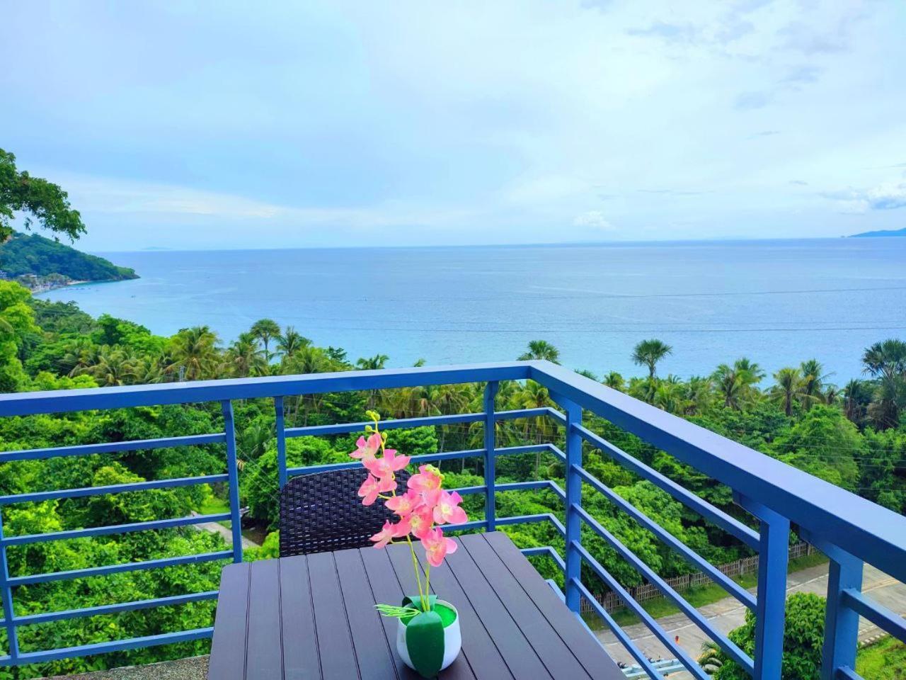 Av Suites Puerto Galera Ngoại thất bức ảnh