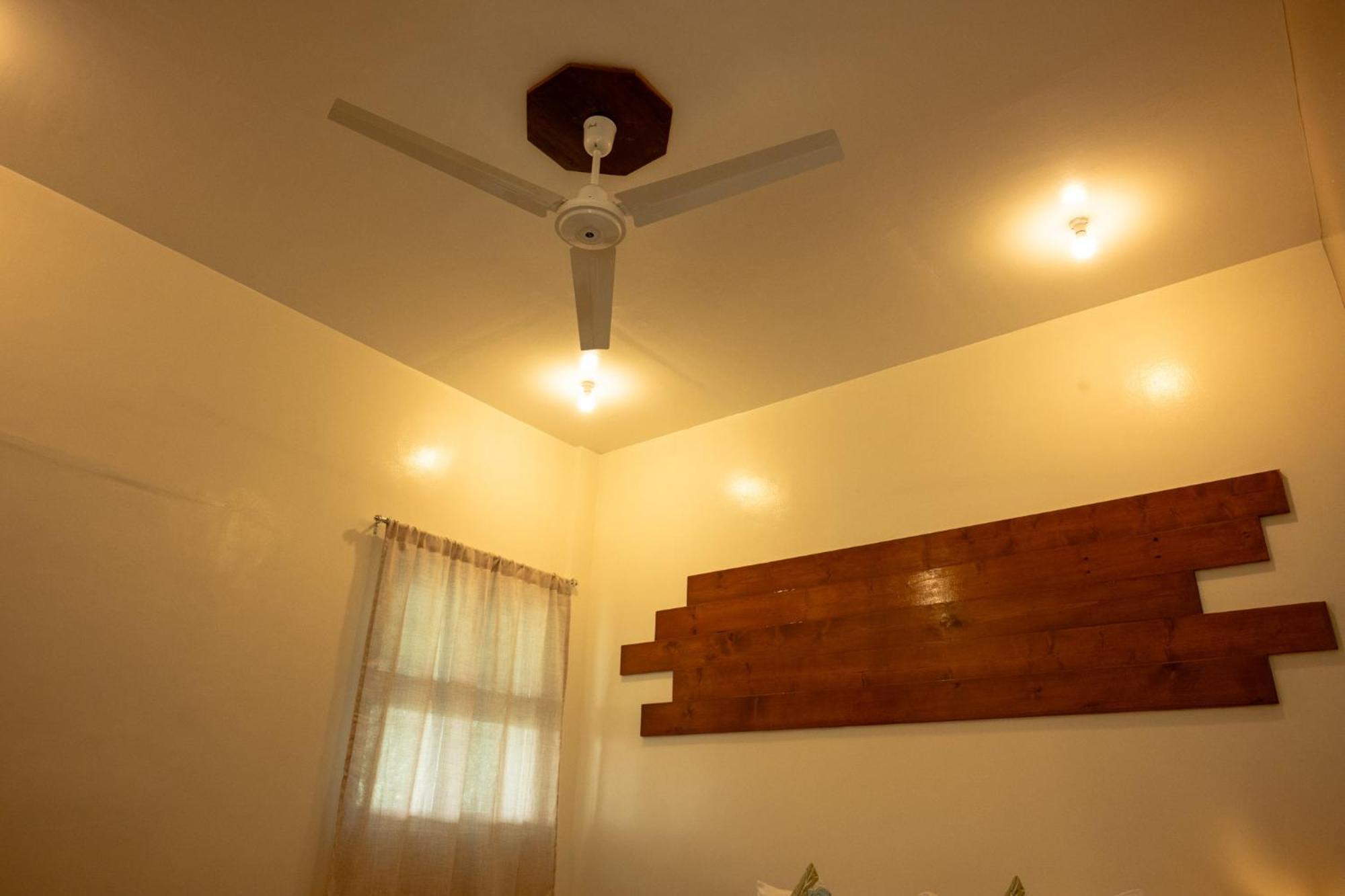 Av Suites Puerto Galera Ngoại thất bức ảnh