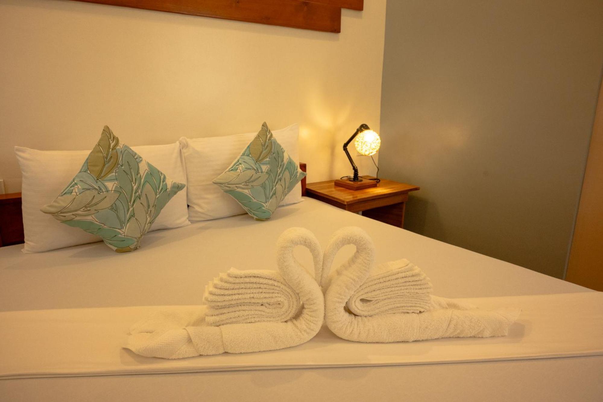 Av Suites Puerto Galera Ngoại thất bức ảnh