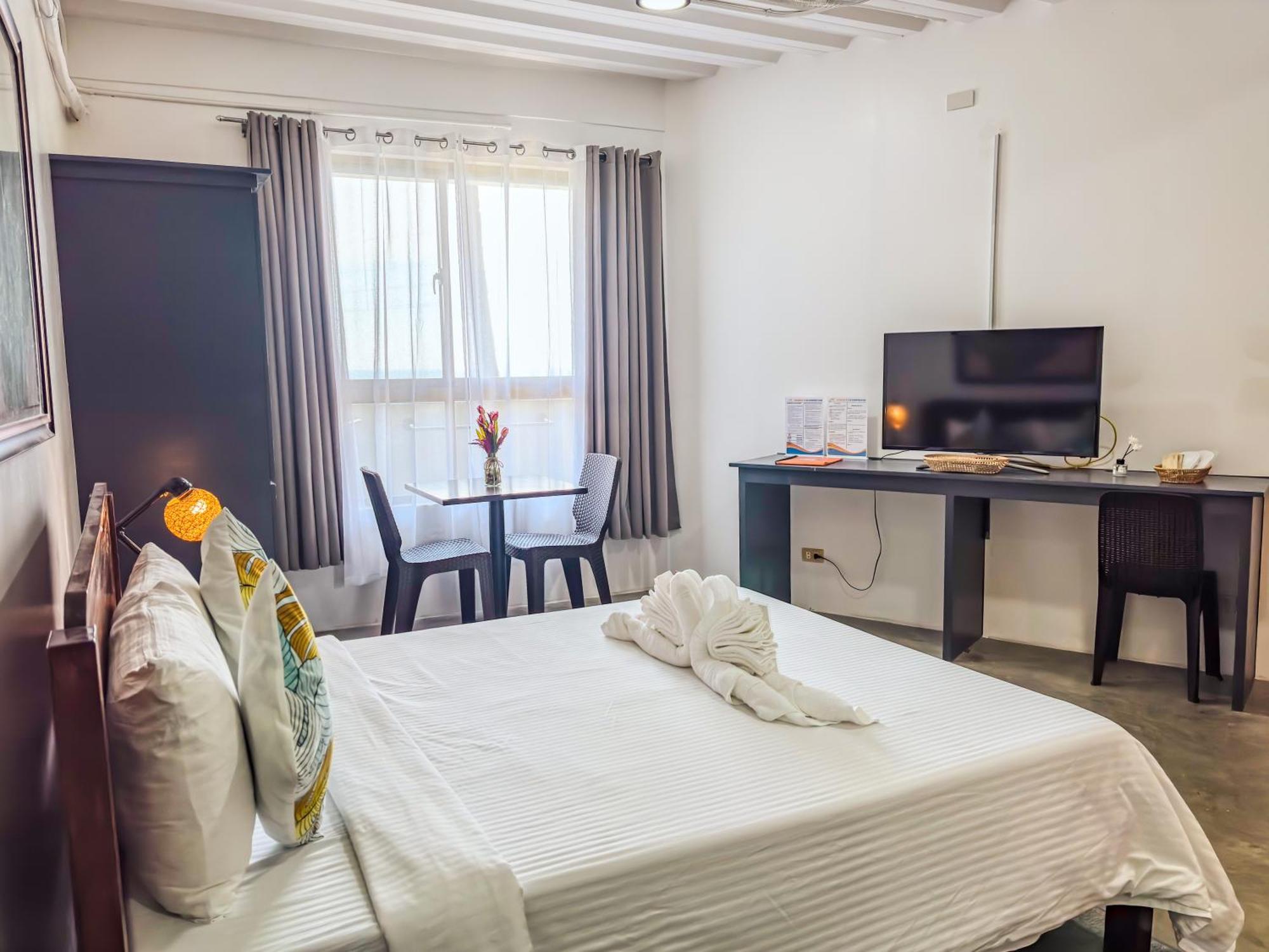 Av Suites Puerto Galera Ngoại thất bức ảnh