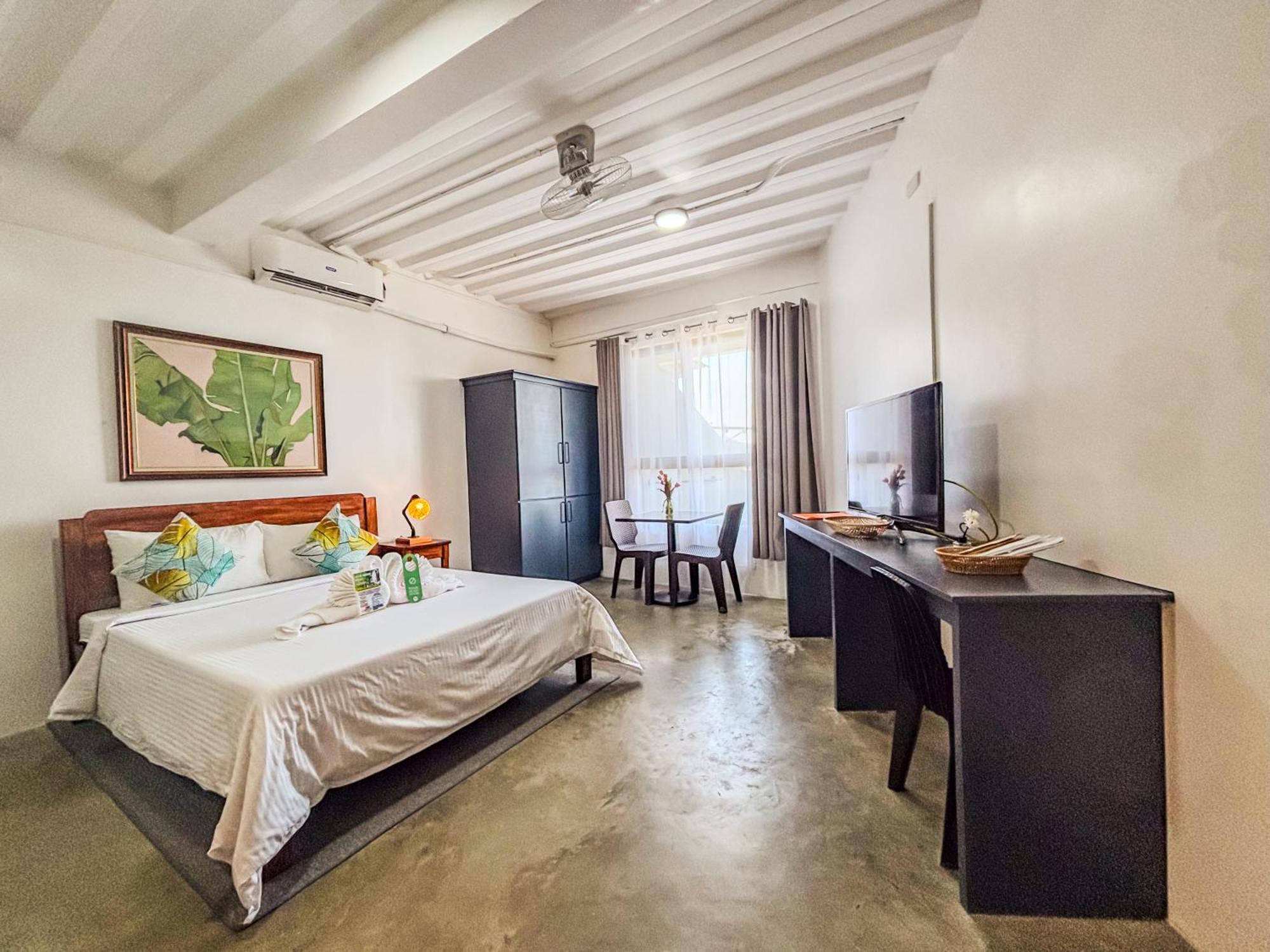 Av Suites Puerto Galera Ngoại thất bức ảnh