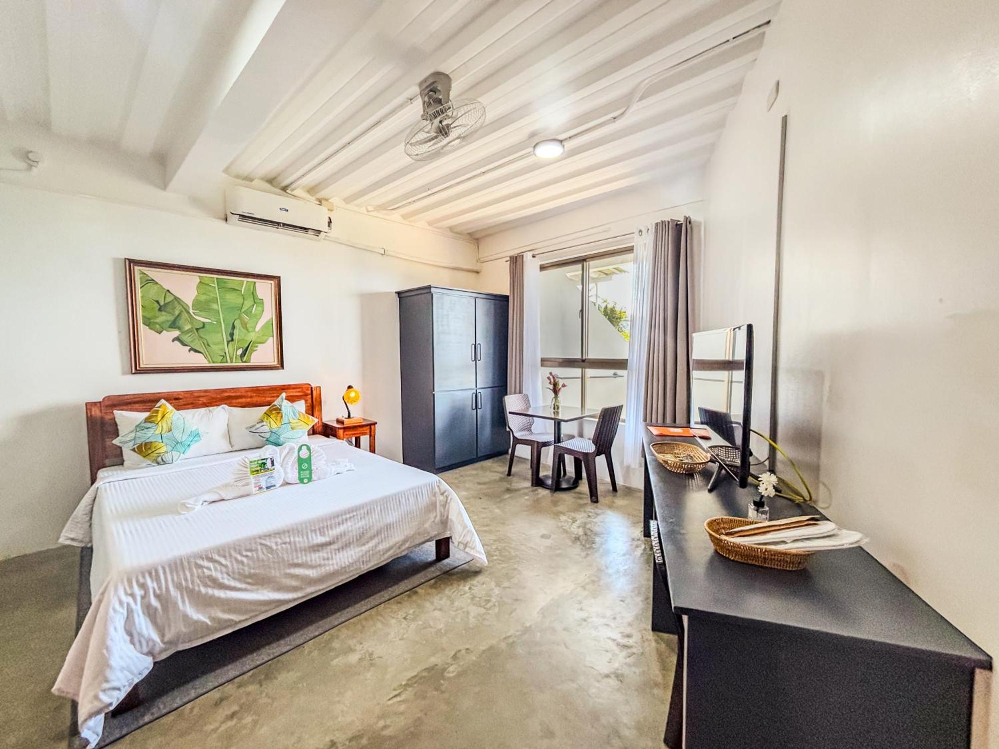 Av Suites Puerto Galera Ngoại thất bức ảnh