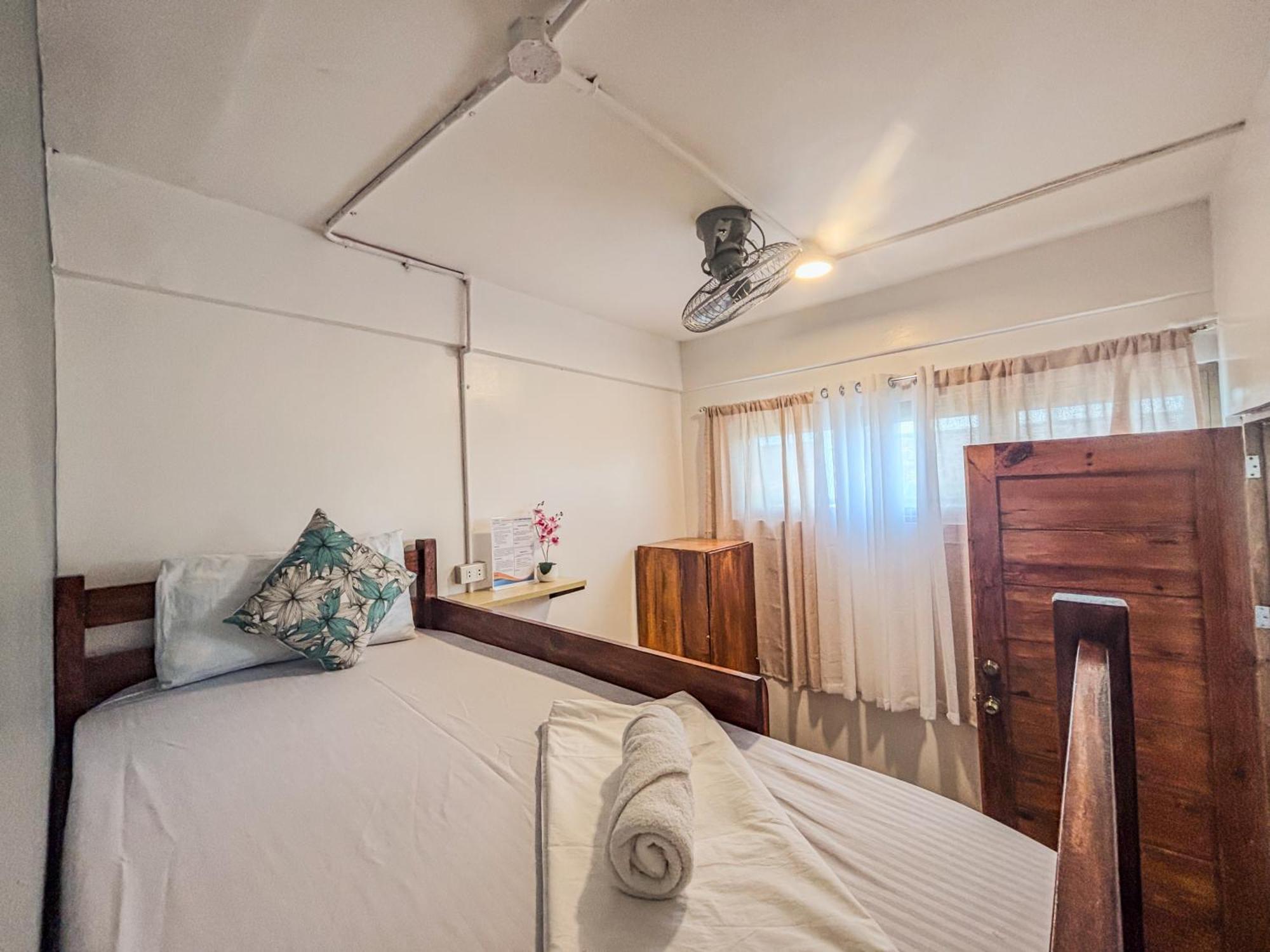 Av Suites Puerto Galera Ngoại thất bức ảnh