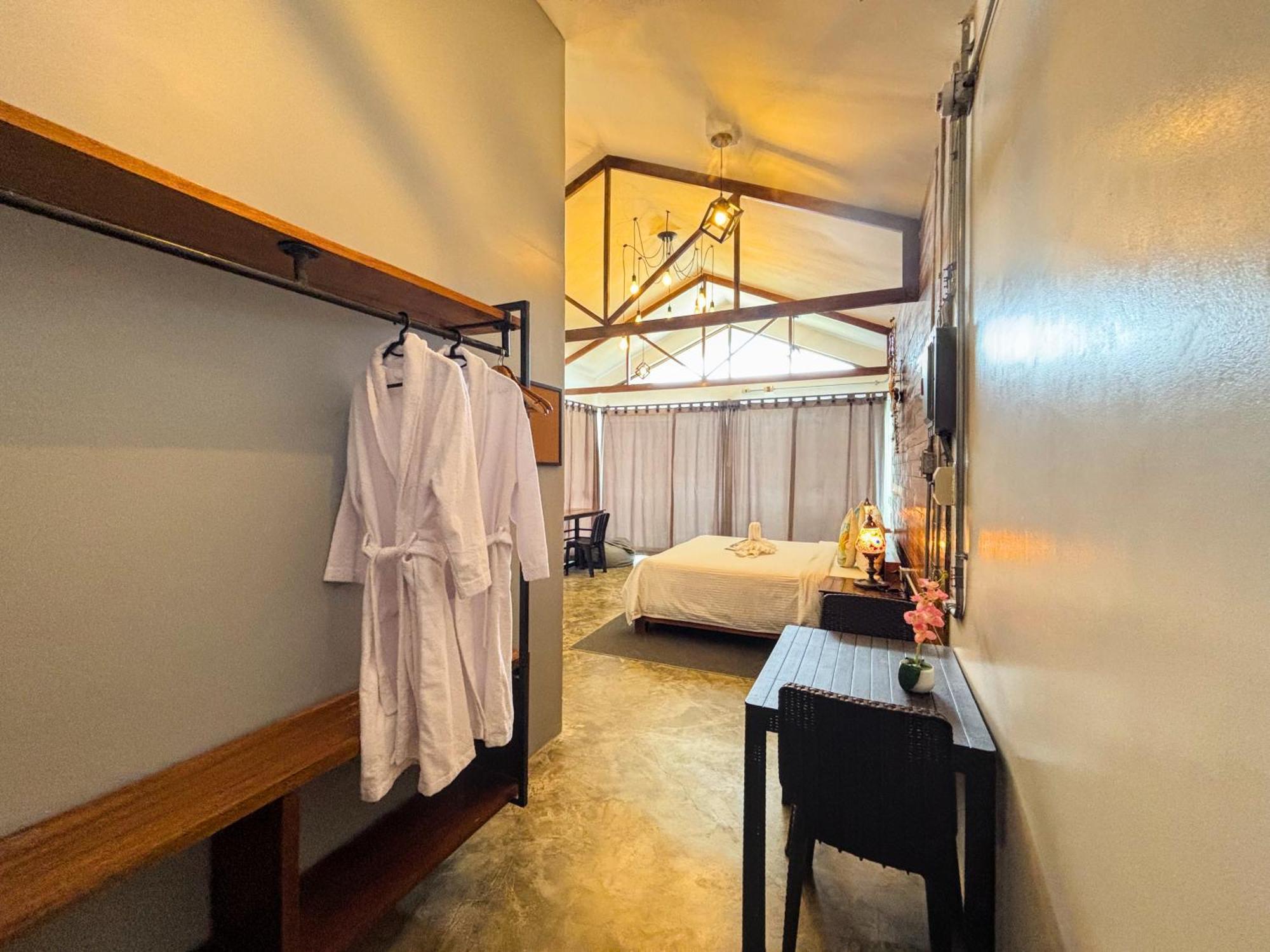 Av Suites Puerto Galera Ngoại thất bức ảnh